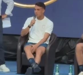 Giovane: "Un sogno essere a Napoli! Ecco la pronuncia del mio nome e il ruolo preferito"