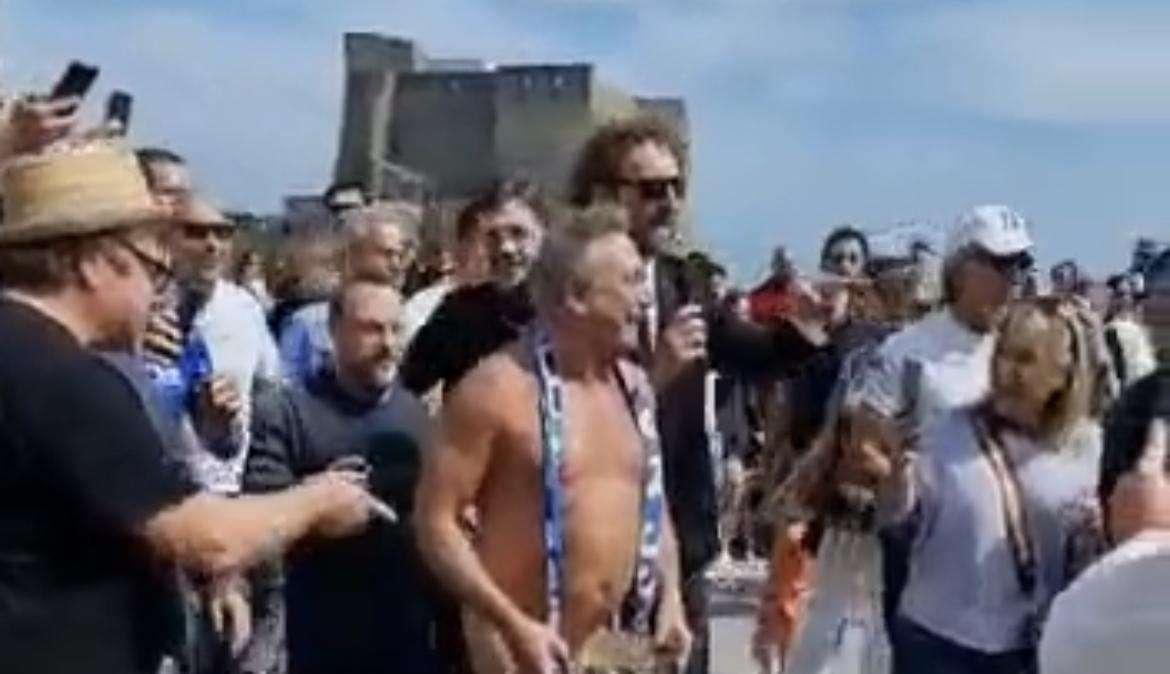 Paolantoni: "Nudo per Napoli per un fioretto. Mi rattrista che ci sia questo moralismo"