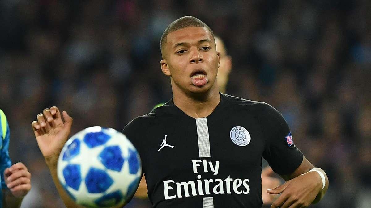 Champions, spettacolo sotto la neve tra Bayern e Psg: i parigini vincono 3-2