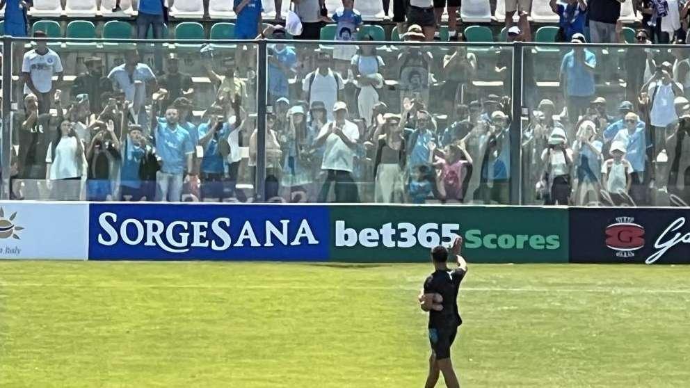 “Cholito uno di noi”, l’addio di Simeone che esce per ultimo e ringrazia i tifosi
