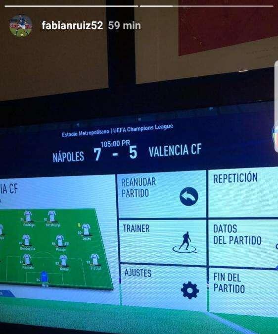 FOTO - Fabiàn sfida Soler del Valencia alla Play Station, l'azzurro chiede scusa per il risultato...
