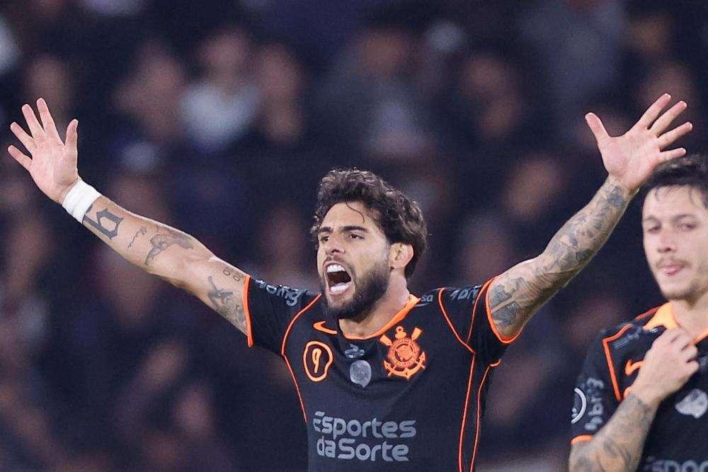 Un rinforzo per la Nazionale? Il centravanti del Corinthians vorrebbe giocare per l'Italia