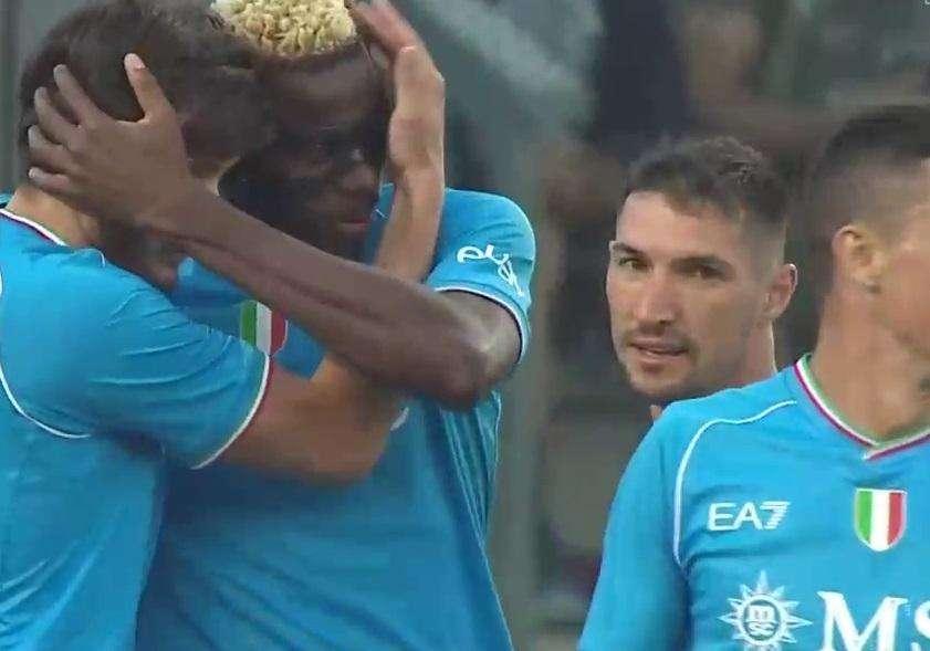 Segna sempre Osimhen! Il Napoli passa all'ora di gioco, assist di Olivera