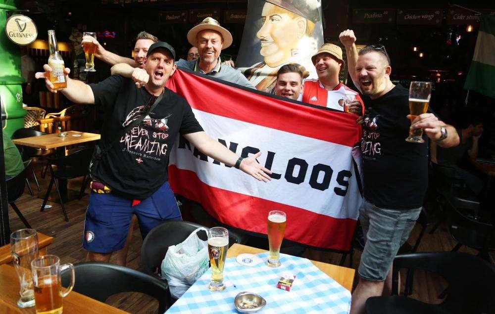 Follia a Tirana, 30 feriti dopo gli scontri tra i tifosi di Roma e Feyenoord