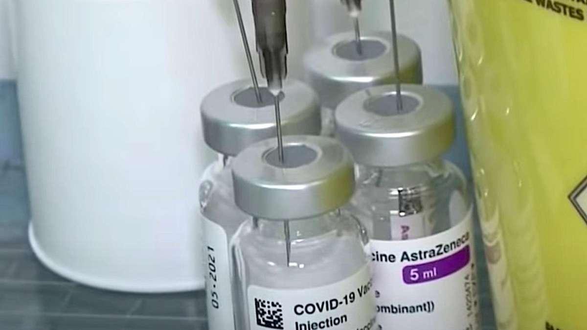 Open day vaccini a Napoli, domani seconda giornata per gli over 50: l'elenco degli hub