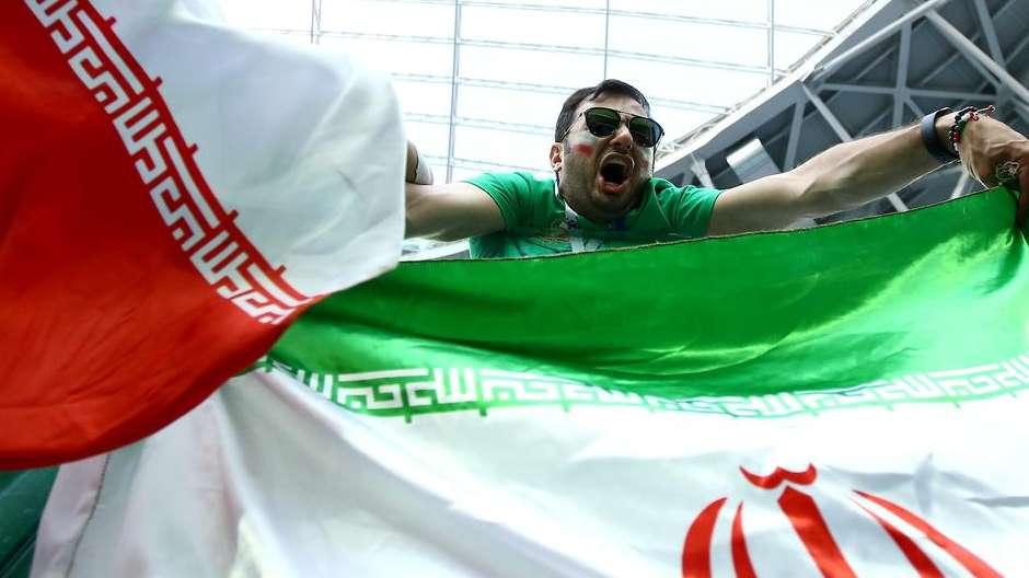 Il Qatar non si smentisce: confiscata maglia a una iraniana che ha commemorato Mahsa Amini