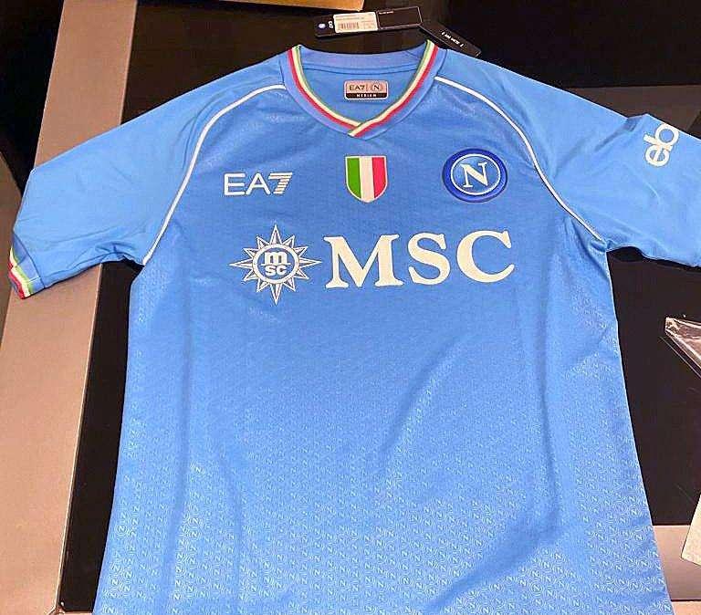 Sui social virali le presunte nuove maglie del Napoli: fake o anteprima?