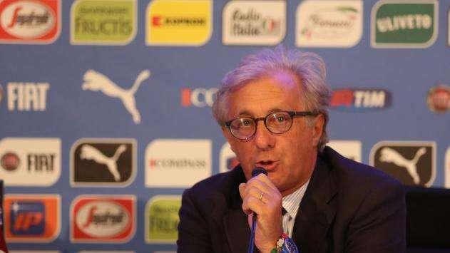 TN - Figc, l'ex dg: "Nel calcio cifre imbarazzanti, qualcuno rischia il botto! De Laurentiis ha capito..."