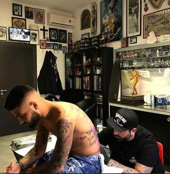 FOTO - Insigne inizia la settimana di Napoli-Juve con un nuovo tatuaggio da Enzo Brandi