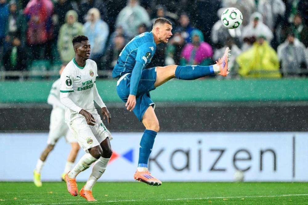 Crisi Fiorentina, Dzeko lancia allarme: "Non è possibile avere tifosi contro"
