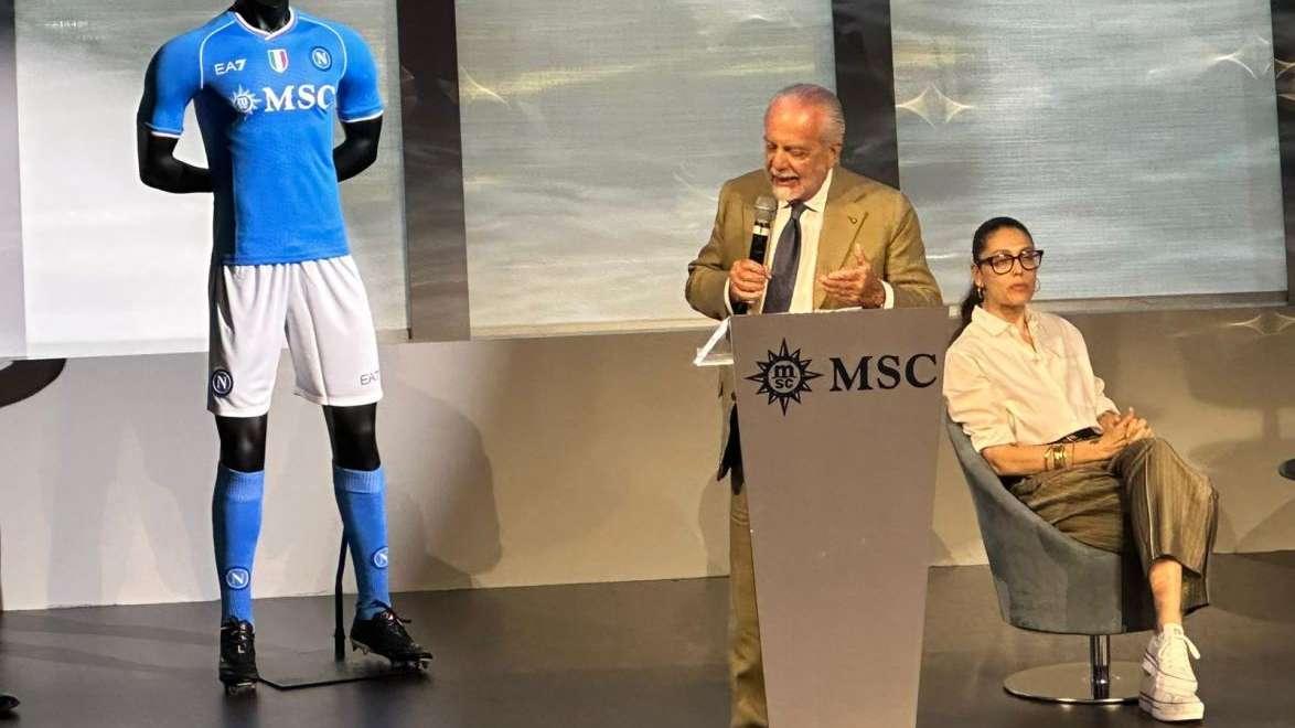 RILEGGI LIVE - Nuove maglie, ADL: "Chi ha un anno di contratto posso pagarli a vuoto! Giuntoli? A saperlo me ne liberavo prima! Osimhen? Resta, salvo offerte indecenti! Sui dirigenti..."