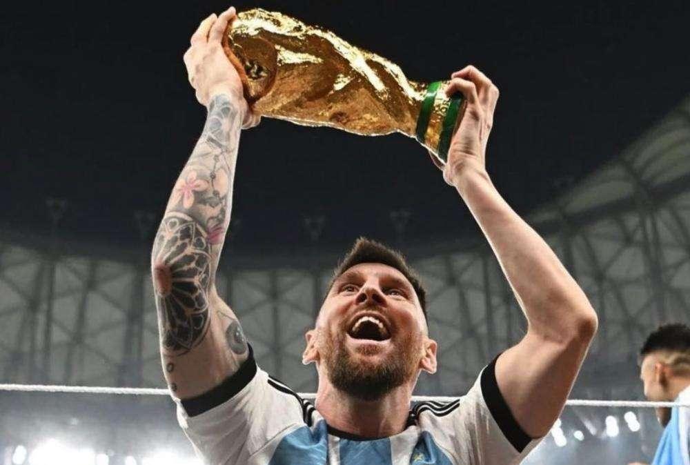 Social, il post da record di Messi: foto con la Coppa batte tutti i record di like su Instagram