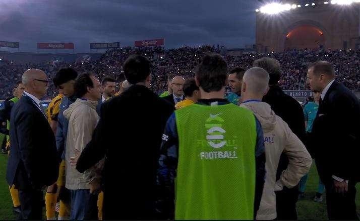 Nervosismo Inter: già virale l’accerchiamento all’arbitro Colombo al fischio finale