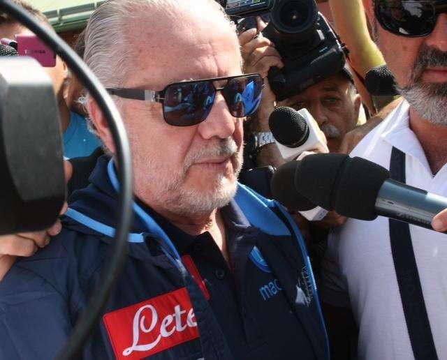 RILEGGI LIVE - DeLa tra i tifosi: "Cavani? Attaccato solo ai soldi. Difensore? Forte e già preso. Ibra è già verso altri lidi. Lewandowski è del Bayern". I tifosi: "Noi vogliamo vincere"