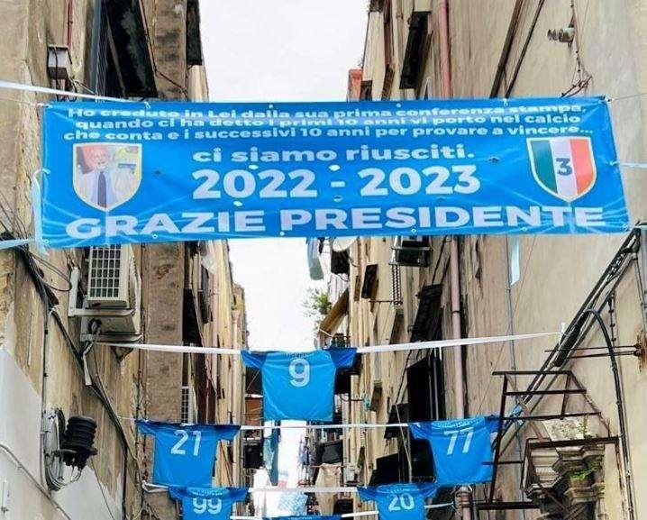 Festa Scudetto, striscione per ADL che è stato di parola: "Grazie presidente!"