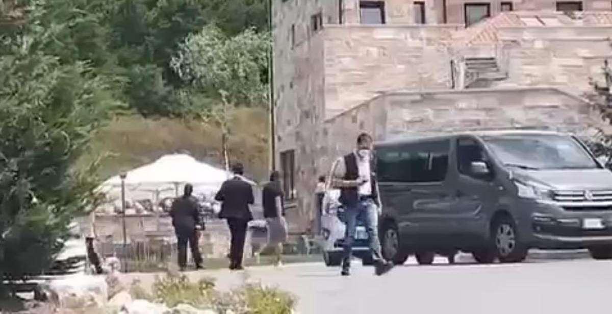 VIDEO TN - Giuntoli arriva in hotel dopo Pisacane