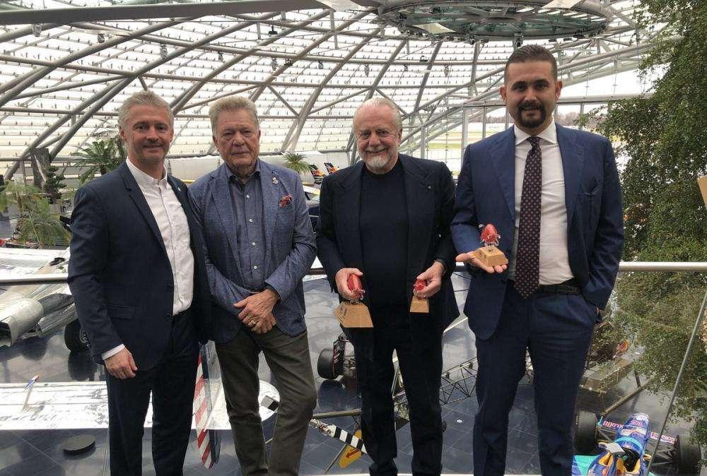 FOTO - Terminato il pranzo UEFA col Salisburgo: il Napoli ringrazia per un omaggio degli austriaci