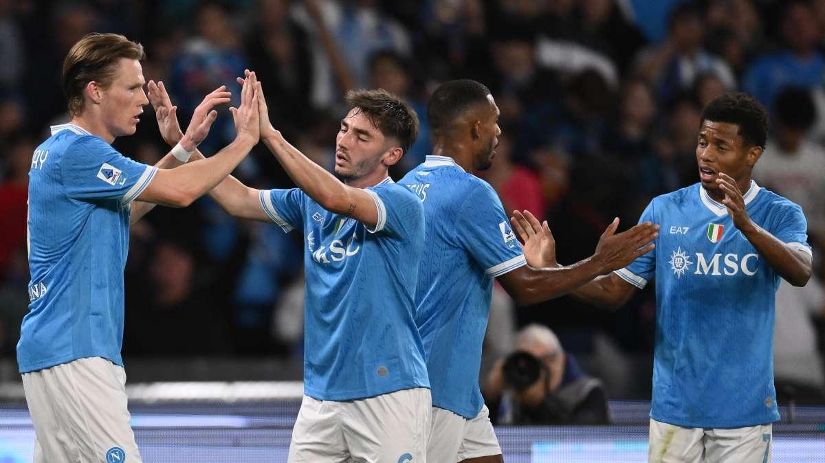 Gazzetta: "Liti, rigori e legni. Succede di tutto: il Napoli ne fa 3 all'Inter"