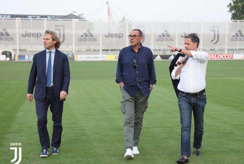 FOTO - Sarri è a Torino, i primi scatti con Nedved e Paratici alla Continassa