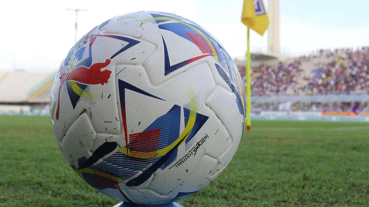 Calcio in Tv, le gare trasmesse oggi: c'è Napoli-Fiorentina, un big match alle 20:45