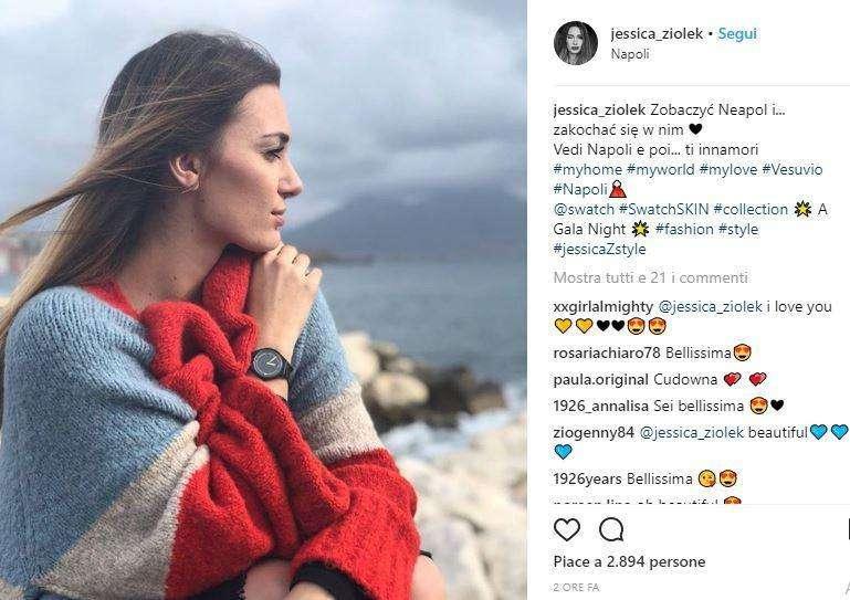 FOTO - La bellissima lady Milik pazza del Golfo: "Vedi Napoli e poi... ti innamori!"