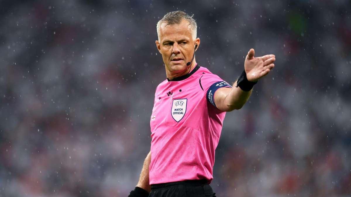 L'arbitro Kuipers si ritira: "Napoli-Benfica fu decisiva per la mia carriera"