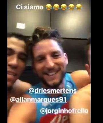 VIDEO - Allan e Jorginho prendono in giro Mertens: "Presidenti del fantacalcio, il bomber è tornato..."