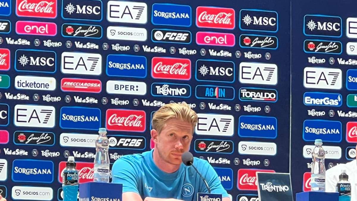 De Bruyne e il 10 sui pantaloncini: “Maradona una leggenda, ma bel gesto del club”