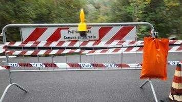Frana a Sorrento, strada chiusa: non si registrano feriti