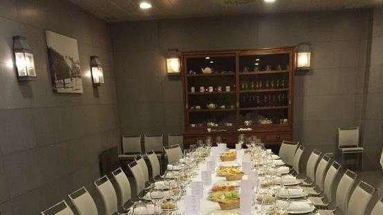 FOTO - La SSC Napoli mostra una tavola imbandita: "Tra poco il pranzo Uefa"
