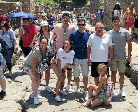 FOTO - Fabian Ruiz e la visita a Pompei con la sua famiglia: "Posti diversi"