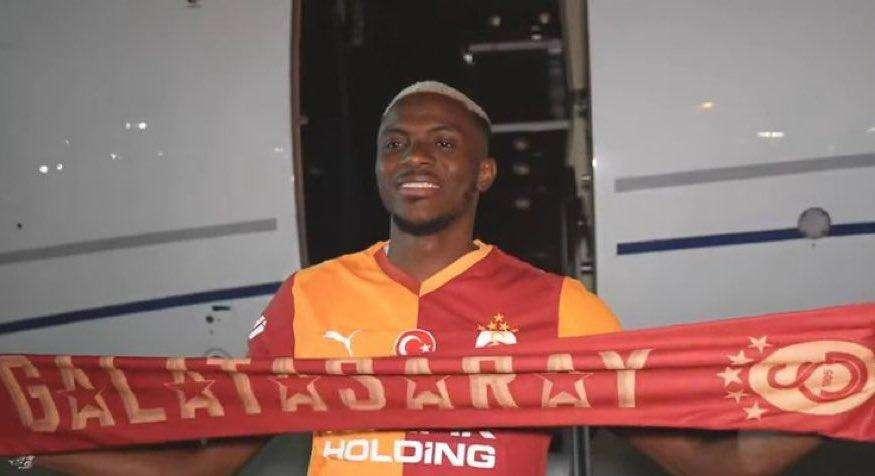 Osimhen è atterrato a Istanbul! Ora la firma col Galatasaray