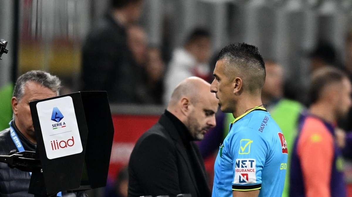 VAR, modifiche in arrivo: doppio giallo rivedibile e nuovo concetto di fuorigioco