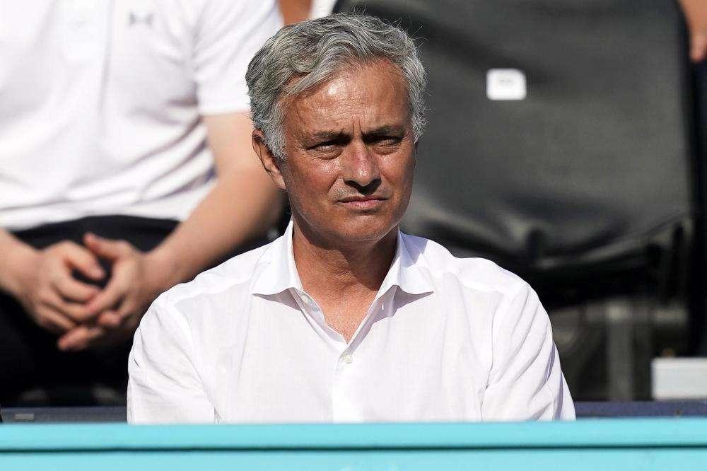 Mourinho si commuove in diretta alla tv spagnola: "Il calcio mi manca"