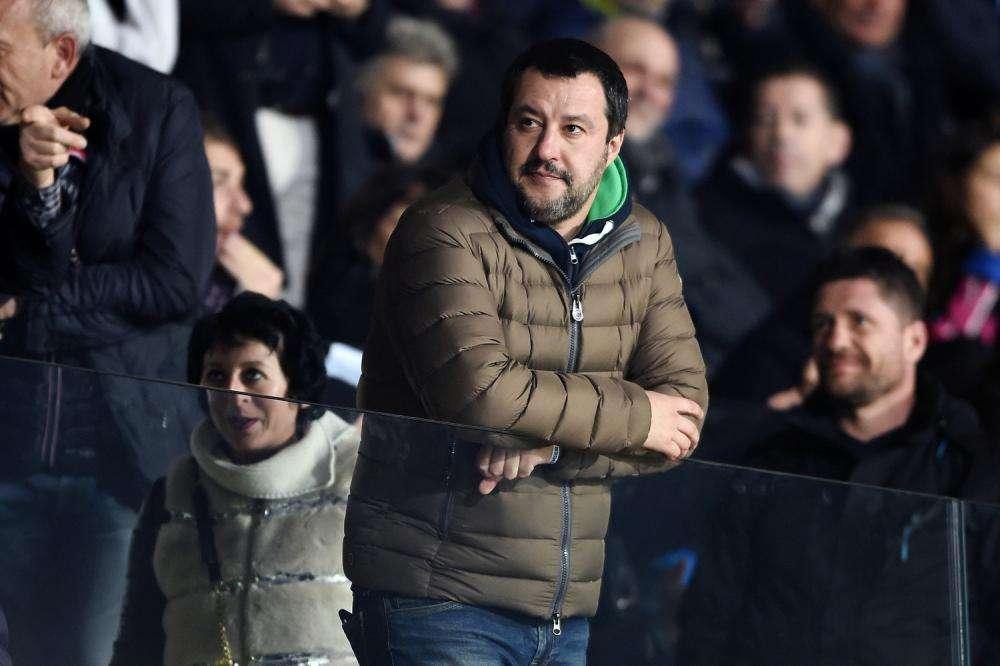 Scommessa Balotelli, duro Salvini: "Lo avrei arrestato! Siamo alla follia, che immagine diamo dell'Italia?"