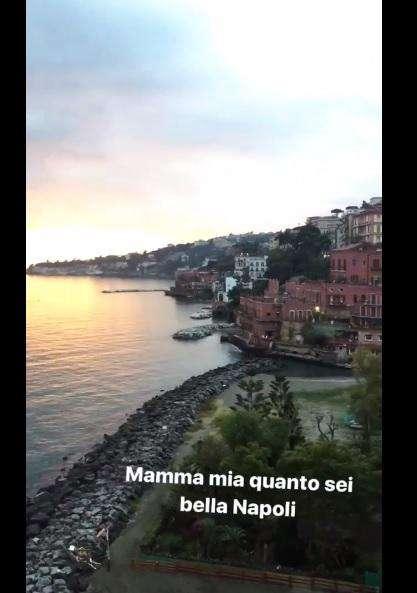 VIDEO - Lady Mertens incantata: "Mamma mia, quanto sei bella Napoli!"