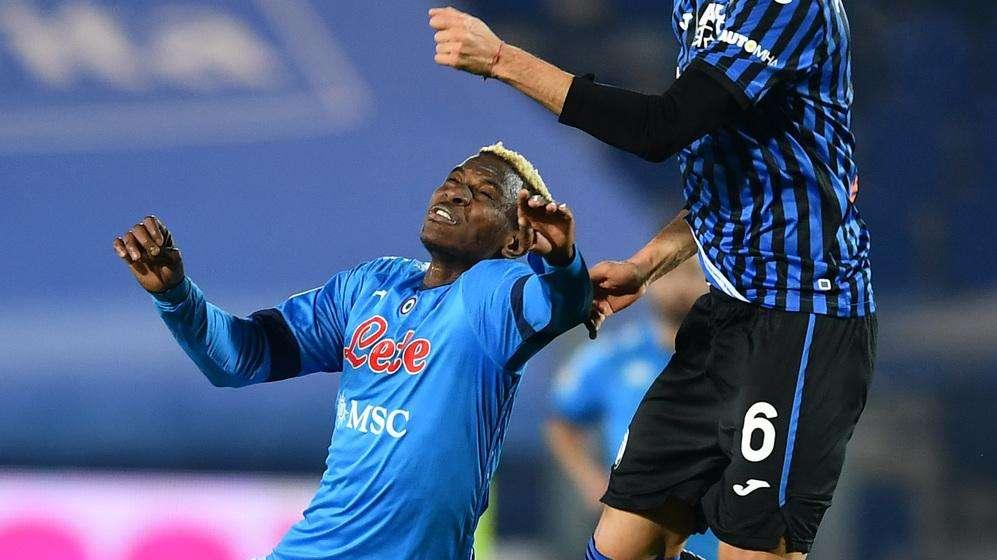 Gazzetta su Osimhen: "Oggi dimissioni e domani sarà a Castel Volturno, ma potrà allenarsi?"