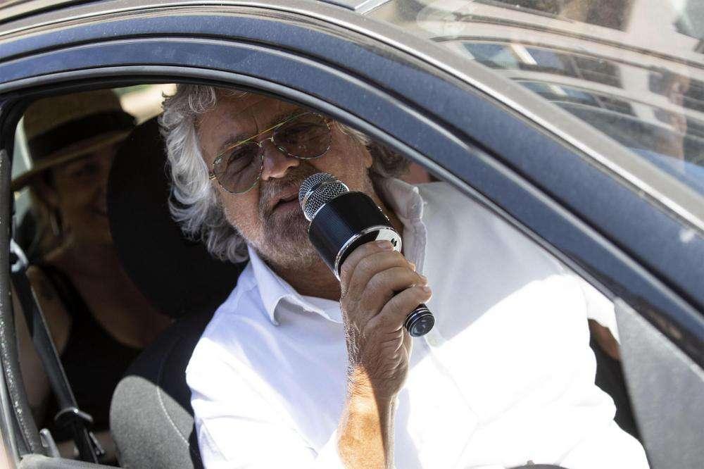 Russia 2018, Beppe Grillo si scaglia contro i telecronisti: "Fateci vedere le partite senza di voi!"