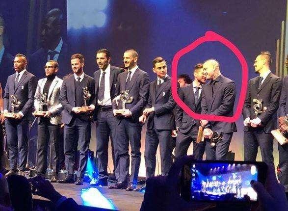 FOTO - Mertens e Nainggolan insieme sul palco del Gran Galà del Calcio: "Quando vuoi pettegolare..."