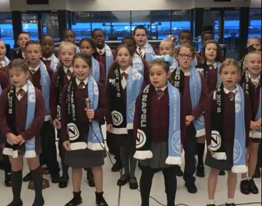 VIDEO - Luigi De Laurentiis posta una clip fantastica: coro di bimbi inglesi cantano lo storico inno di Nino D'Angelo