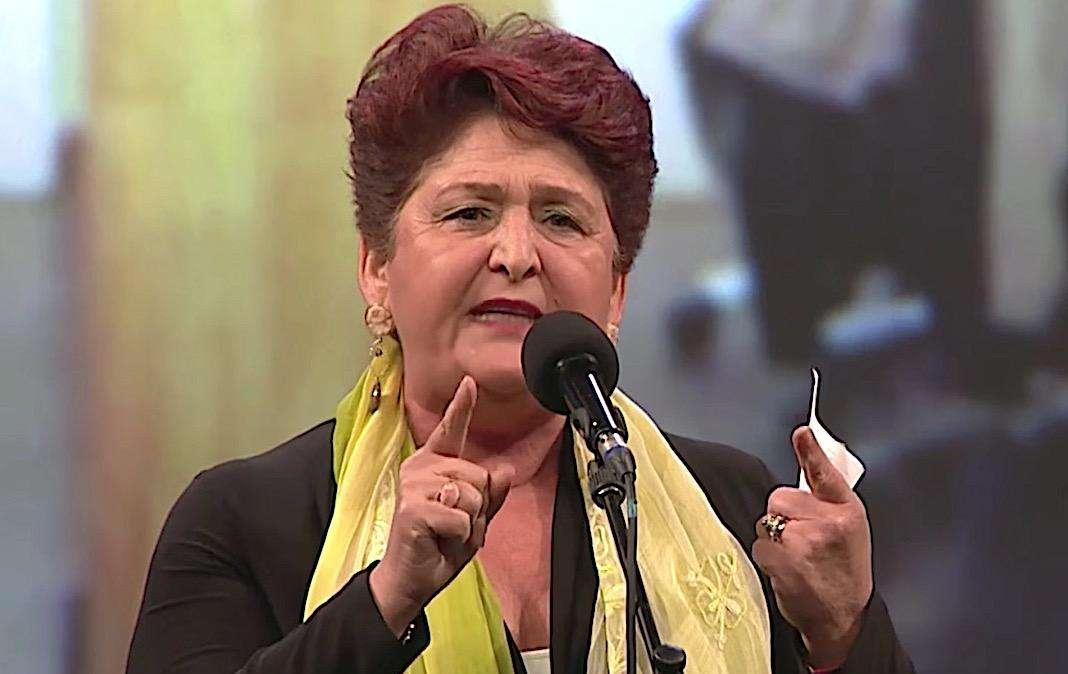 Code al supermercato per il lockdown? Ministro Bellanova tranquillizza: "Evitate, ci sarà cibo"