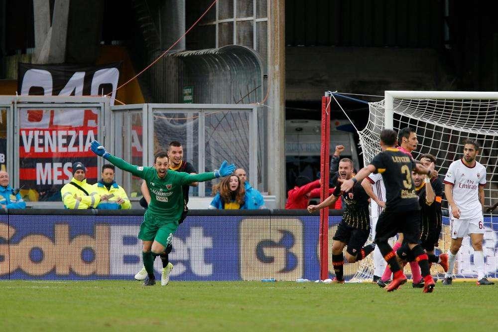 Gran galà del calcio Aic, partita la votazione on line per il gol dell'anno: si può votare la magia di Mertens contro la Lazio