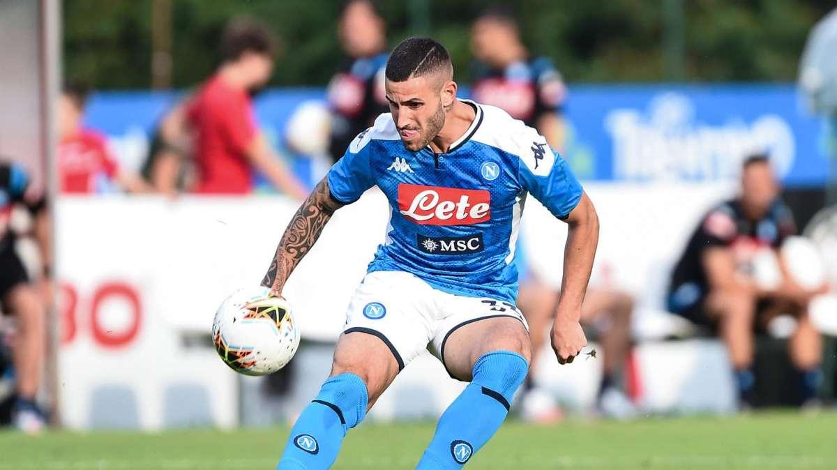 FOTO - Tutino firma con la Salernitana, il ringraziamento agli agenti