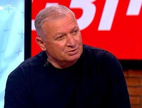 Kvara, il padre: "Non voglio che resti al Napoli, ha lavorato con 4 tecnici in 2 anni. Ma deciderà da solo"