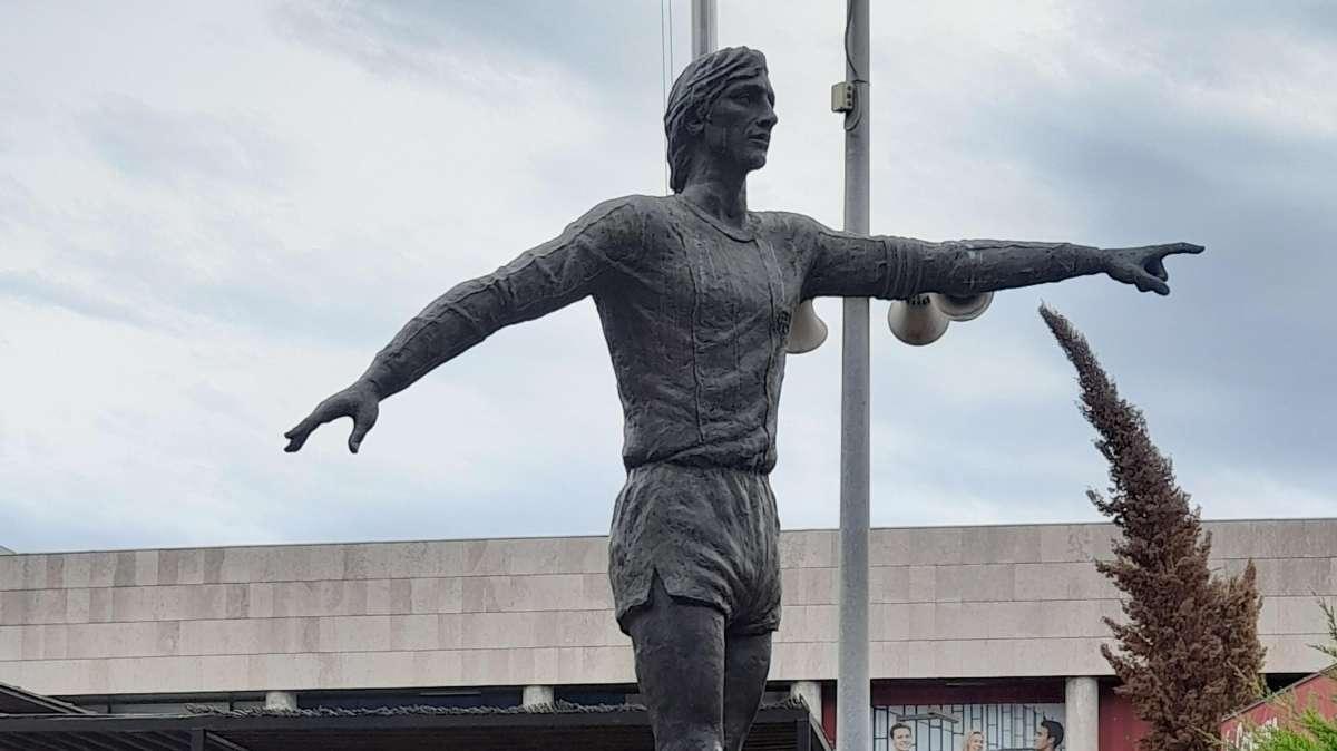 VIDEO - Ajax-Napoli è Cruijff-Maradona, il post geniale su Twitter: "Intanto in paradiso..."