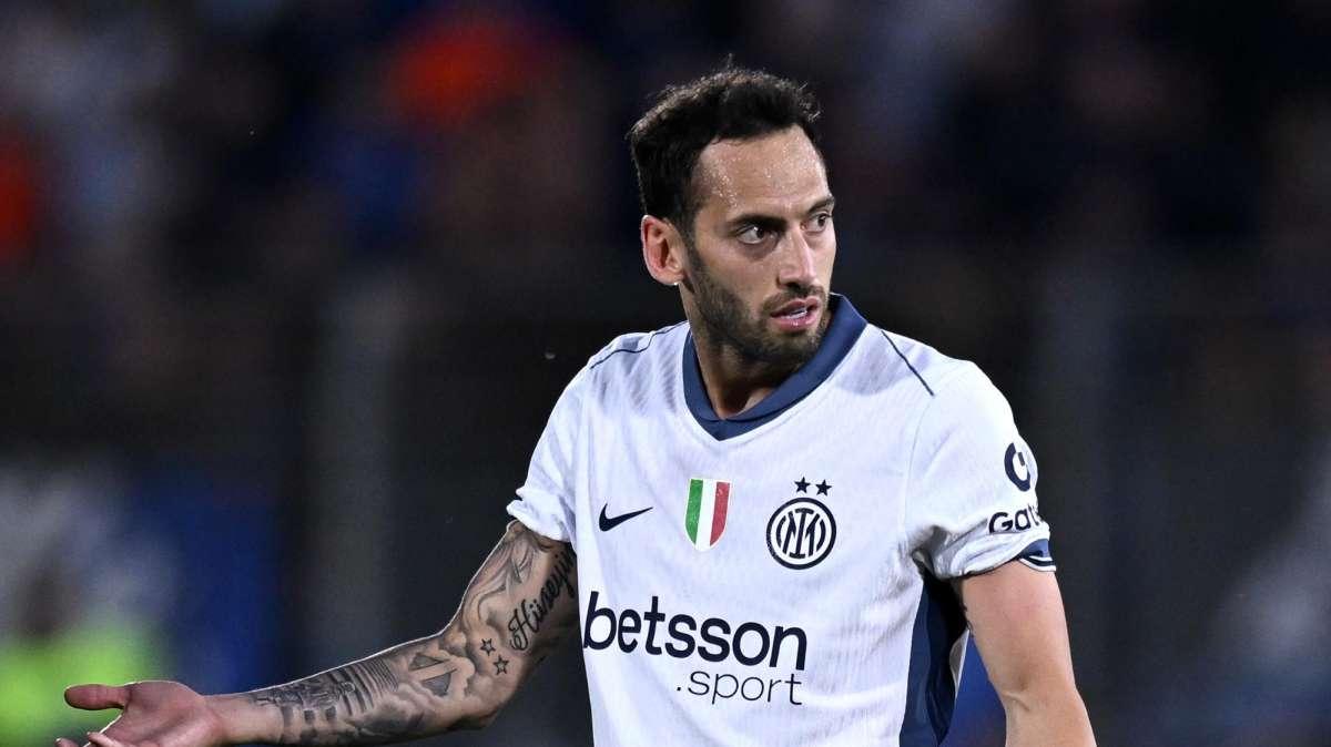 Calhanoglu flirta col Galatasaray: Inter irritata dal comportamento del turco