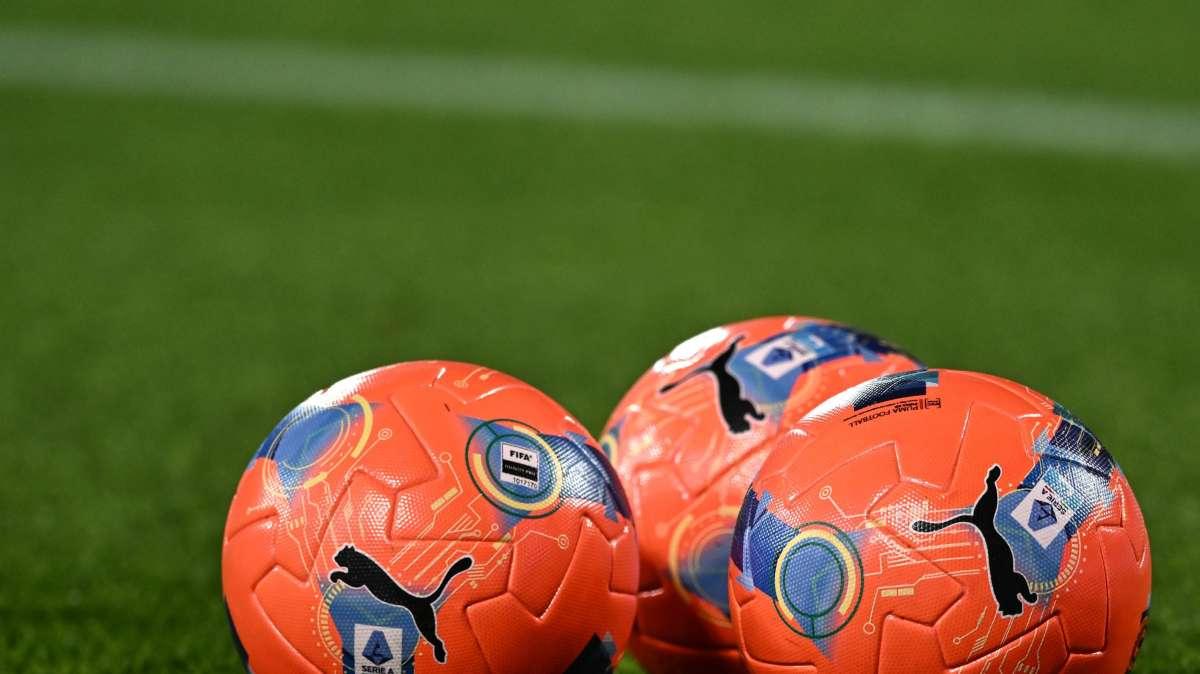 Addio al pallone arancione! L'annuncio della Serie A: "Si torna al giallo o bianco"