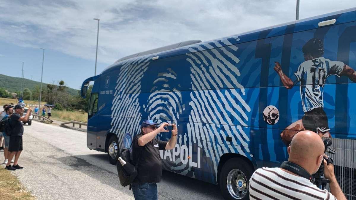 VIDEO - Il Napoli è sbarcato in Abruzzo! L’arrivo del pullman a Rivisondoli