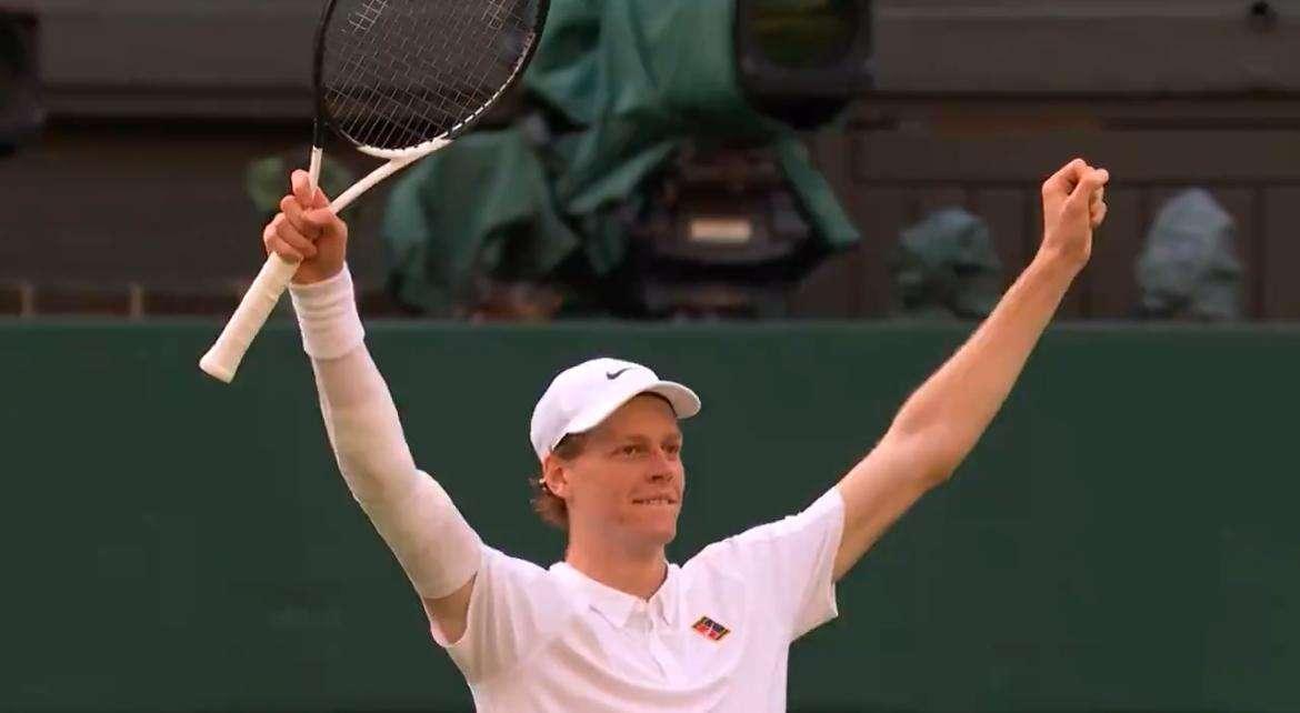 Jannik Sinner trionfa a Wimbledon e fa la storia dello sport italiano: che rivincita su Alcaraz