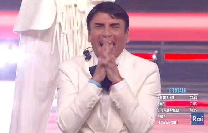 Sal Da Vinci dedica il trionfo a Geolier: "Condivido il premio con lui"
